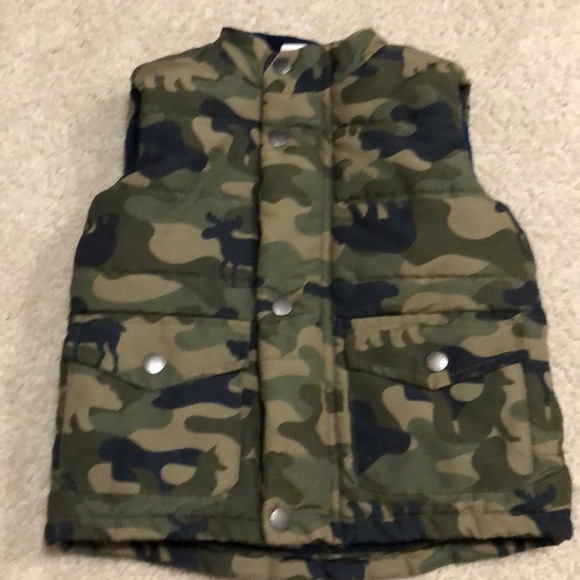 Little Me Other - 2T camo puffer vest